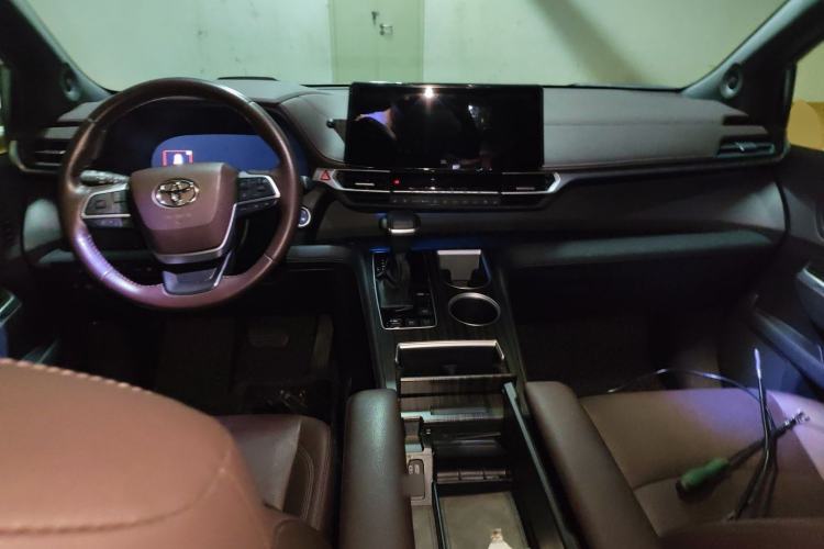 Used Toyota SIENNA 2021 2.5L Hybrid Platinum Edition Interior 2