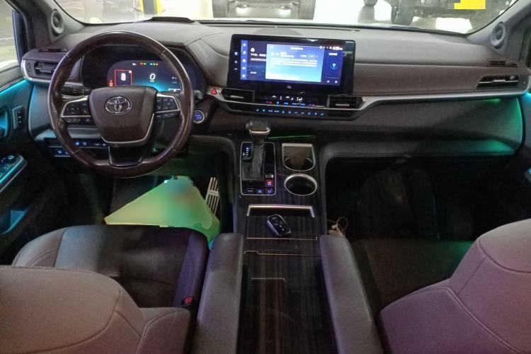 Used Toyota SIENNA 2021 2.5L Hybrid Platinum Edition Interior 2