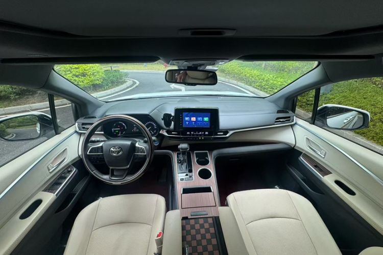 Used Toyota SIENNA 2021 2.5L Hybrid Luxury Edition Interior 2