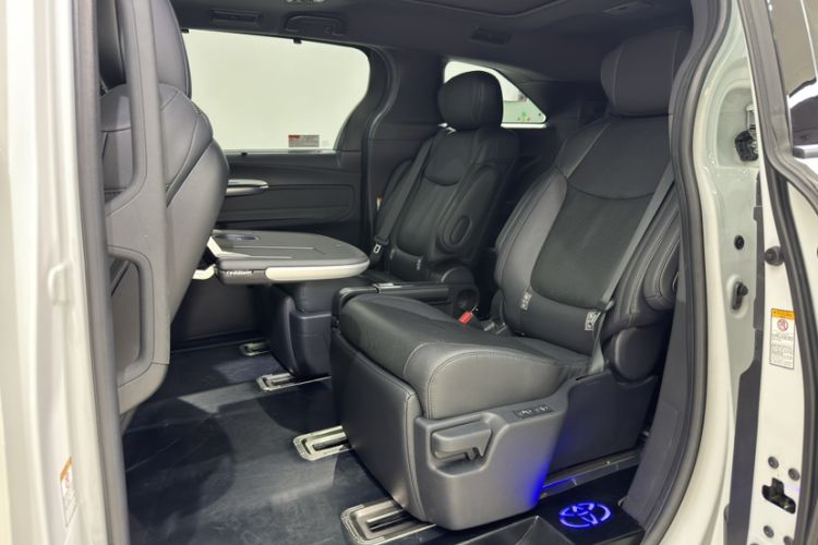Used Toyota SIENNA 2021 2.5L Hybrid Ultimate Edition Interior 2