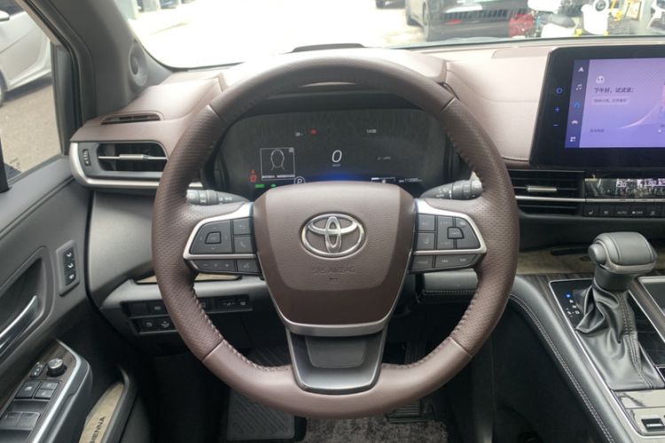Used Toyota SIENNA 2021 2.5L Hybrid Platinum Edition Interior 2