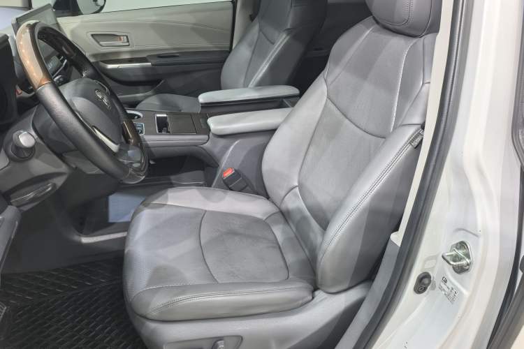 Used Toyota SIENNA 2021 2.5L Hybrid Comfort Edition Interior 2