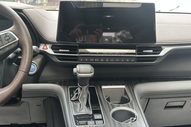 Used Toyota SIENNA 2021 2.5L Hybrid Platinum Edition Interior 2
