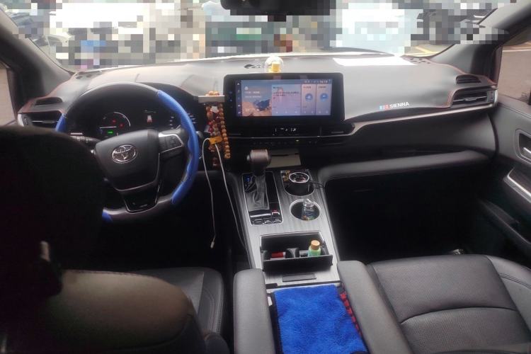 Used Toyota SIENNA 2021 2.5L Hybrid Premium Edition Interior 2