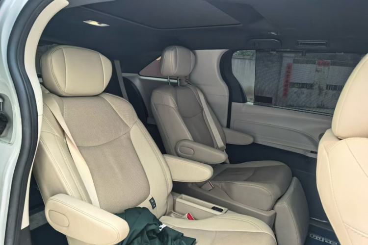 Used Toyota SIENNA 2021 2.5L Hybrid Ultimate Edition Interior 3