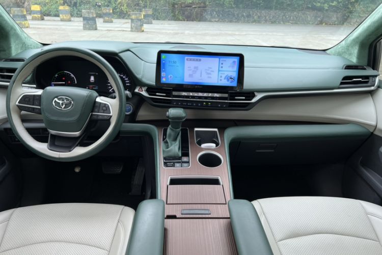 Used Toyota SIENNA 2021 2.5L Hybrid Comfort Edition Interior 3
