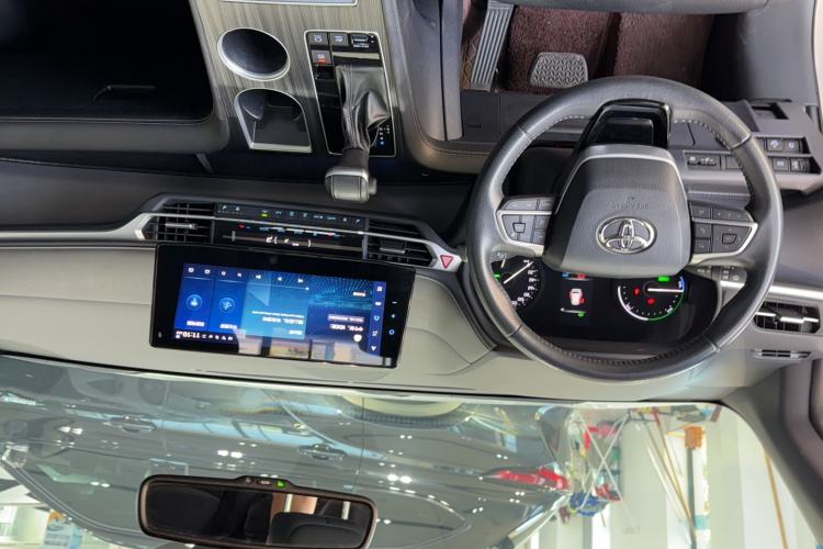 Used Toyota SIENNA 2021 2.5L Hybrid Premium Edition Interior 3