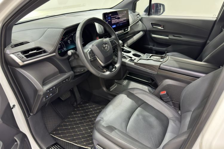 Used Toyota SIENNA 2021 2.5L Hybrid Ultimate Edition Interior 3