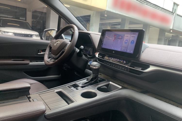 Used Toyota SIENNA 2021 2.5L Hybrid Platinum Edition Interior 3
