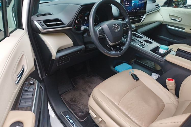 Used Toyota SIENNA 2021 2.5L Hybrid Ultimate Edition Interior 3