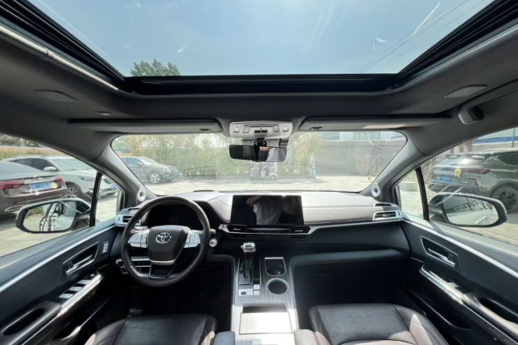 Used Toyota SIENNA 2021 2.5L Hybrid Platinum Edition Interior 3