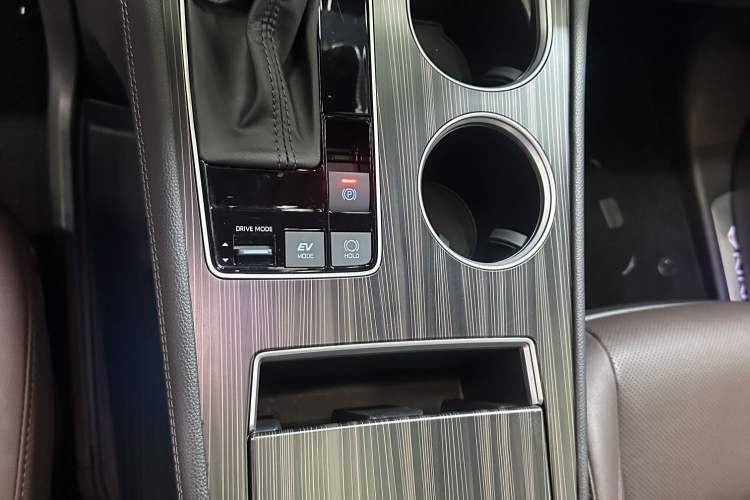 Used Toyota SIENNA 2021 2.5L Hybrid Platinum Edition Interior 3