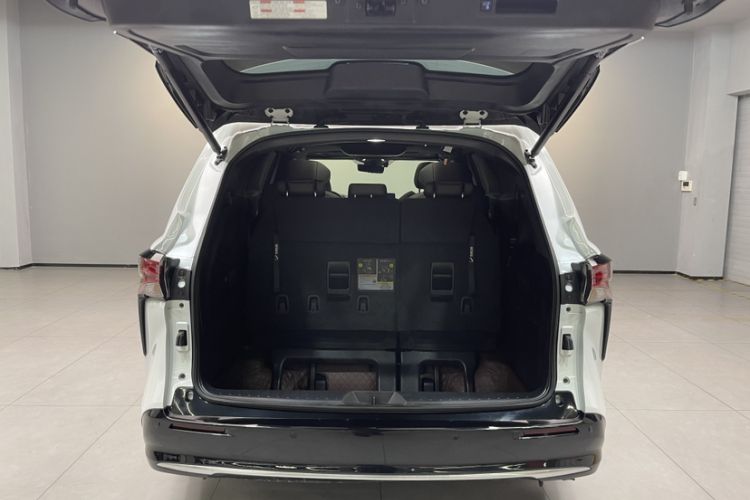 Used Toyota SIENNA 2021 2.5L Hybrid Platinum Edition Interior 3