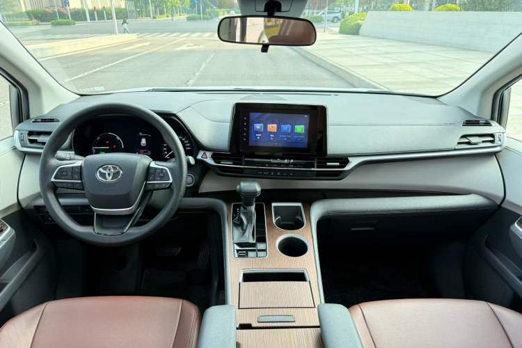 Used Toyota SIENNA 2021 2.5L Hybrid Comfort Edition Interior 4