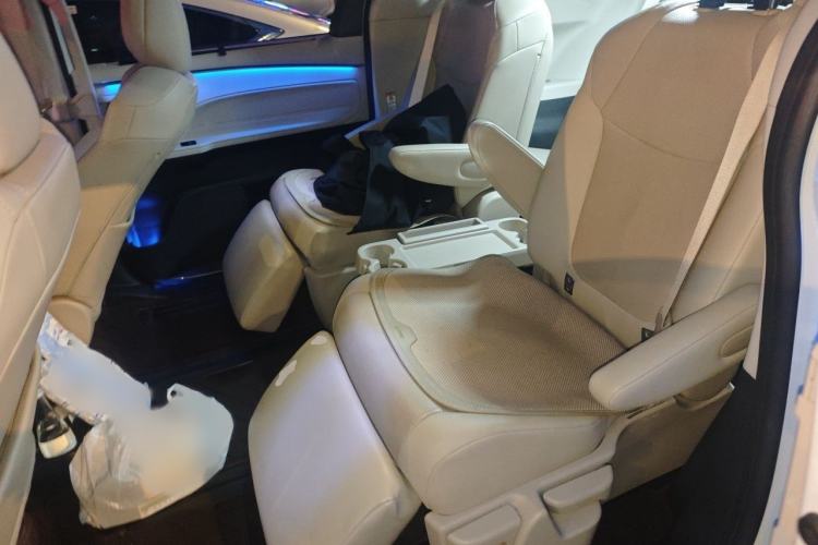 Used Toyota SIENNA 2021 2.5L Hybrid Luxury Edition Interior 4