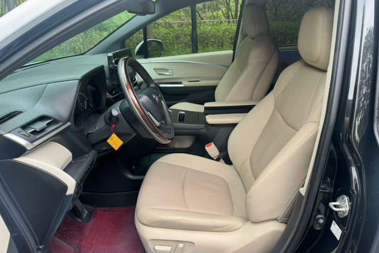 Used Toyota SIENNA 2021 2.5L Hybrid Luxury Edition Interior 4