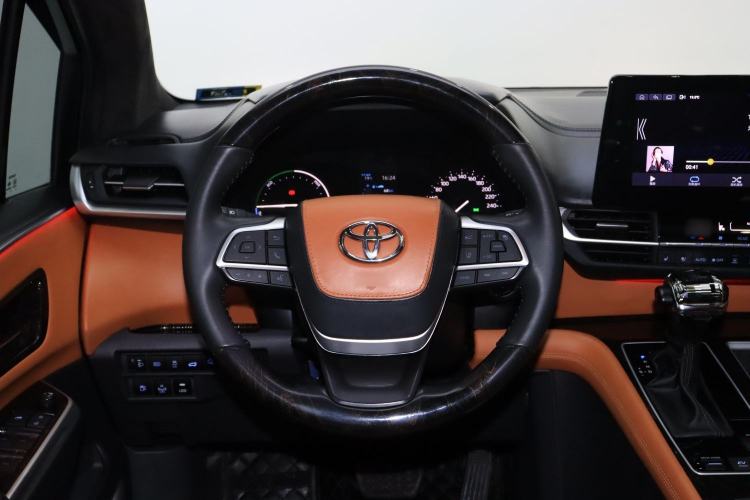 Used Toyota SIENNA 2021 2.5L Hybrid Comfort Edition Interior 4