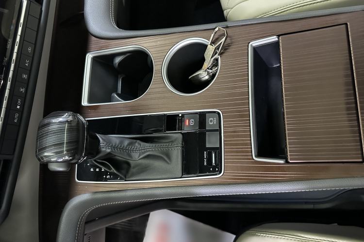 Used Toyota SIENNA 2021 2.5L Hybrid Comfort Edition Interior 4