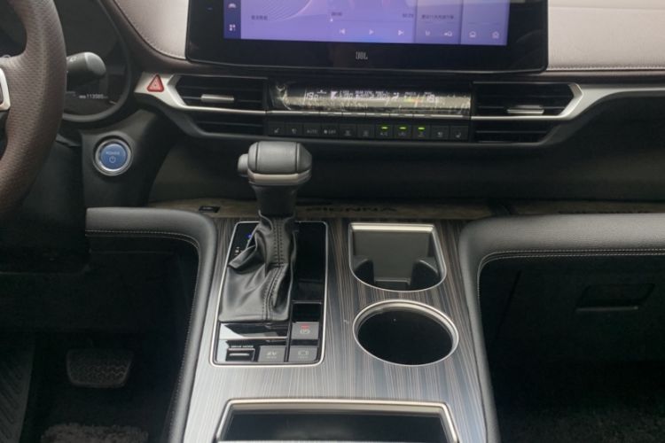 Used Toyota SIENNA 2021 2.5L Hybrid Platinum Edition Interior 4