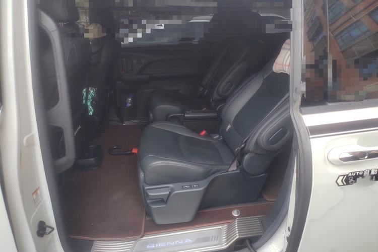 Used Toyota SIENNA 2021 2.5L Hybrid Premium Edition Interior 4