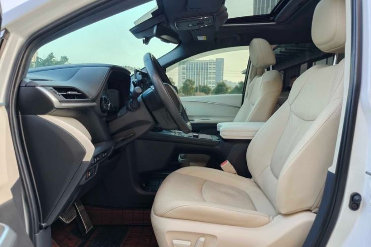 Used Toyota SIENNA 2021 2.5L Hybrid Premium Edition Interior 5