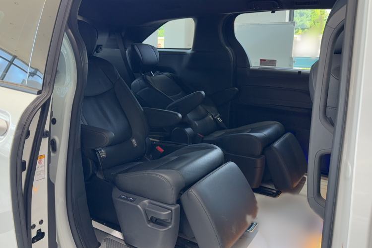 Used Toyota SIENNA 2021 2.5L Hybrid Premium Edition Interior 5