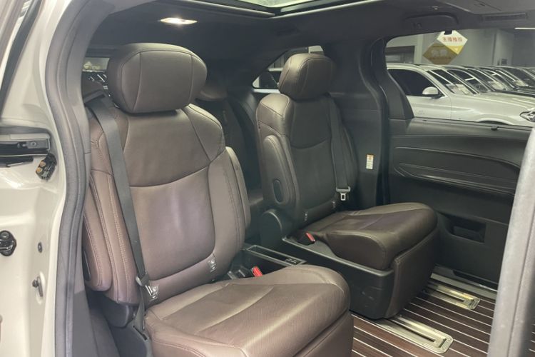 Used Toyota SIENNA 2021 2.5L Hybrid Platinum Edition Interior 5