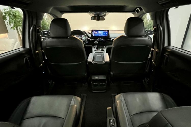 Used Toyota SIENNA 2021 2.5L Hybrid Ultimate Edition Interior 6