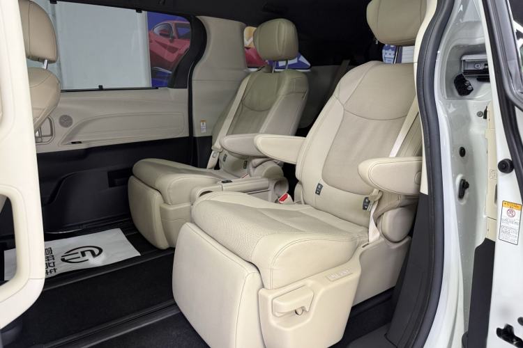 Used Toyota SIENNA 2021 2.5L Hybrid Ultimate Edition Interior 6