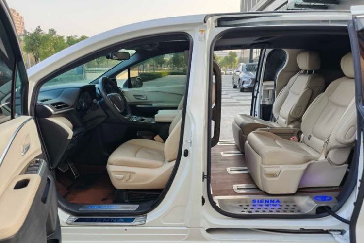 Used Toyota SIENNA 2021 2.5L Hybrid Premium Edition Interior 7