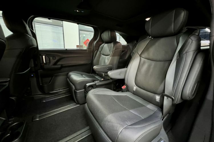Used Toyota SIENNA 2021 2.5L Hybrid Ultimate Edition Interior 7