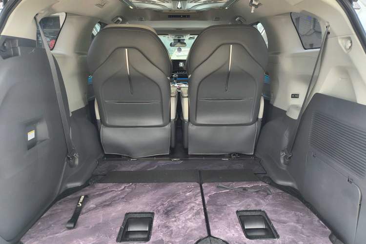 Used Toyota SIENNA 2021 2.5L Hybrid Comfort Edition Interior 8