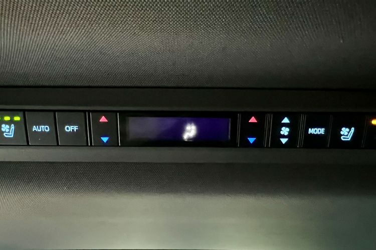 Used Toyota SIENNA 2021 2.5L Hybrid Ultimate Edition Interior 8