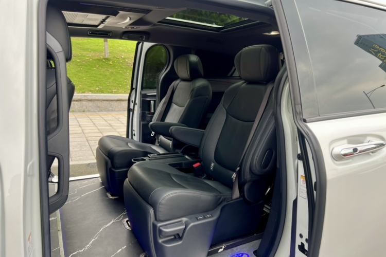 Used Toyota SIENNA 2021 2.5L Hybrid Ultimate Edition Interior 8