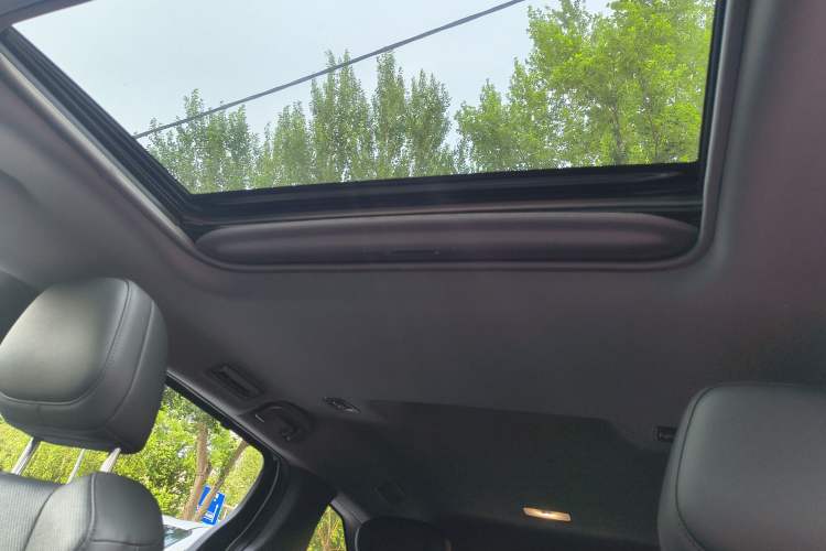 Used Toyota SIENNA 2021 2.5L Hybrid Premium Edition Interior 8