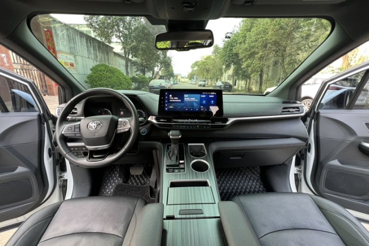 Used Toyota SIENNA 2021 2.5L Hybrid Premium Edition Interior 8