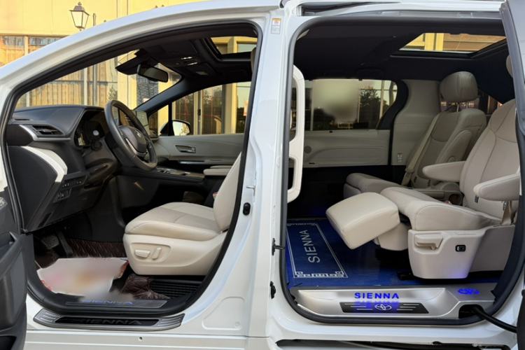 Used Toyota SIENNA 2021 2.5L Hybrid Ultimate Edition Interior 9