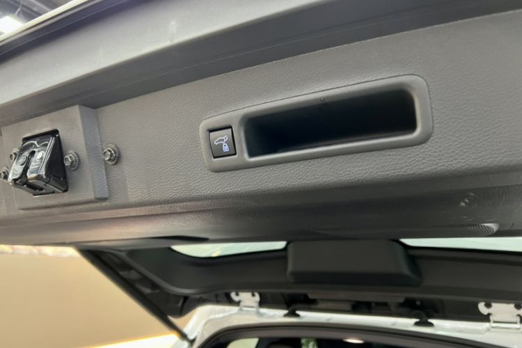 Used Toyota SIENNA 2021 2.5L Hybrid Ultimate Edition Interior 9