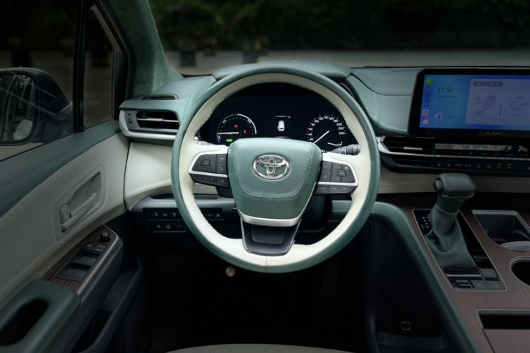 Used Toyota SIENNA 2021 2.5L Hybrid Comfort Edition Interior 9