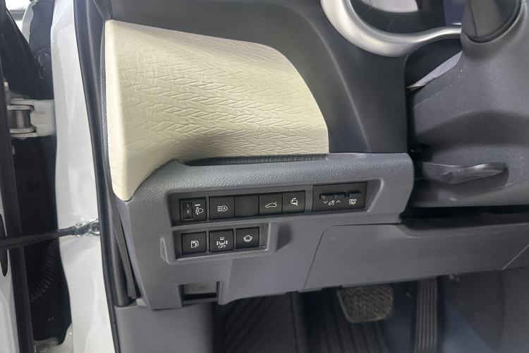 Used Toyota SIENNA 2021 2.5L Hybrid Comfort Edition Interior 9