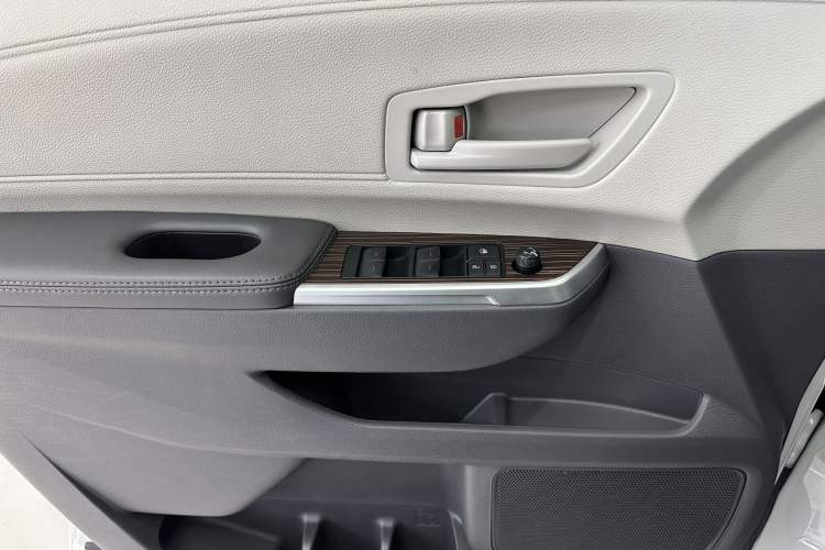 Used Toyota SIENNA 2021 2.5L Hybrid Comfort Edition Interior 9