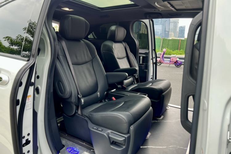 Used Toyota SIENNA 2021 2.5L Hybrid Ultimate Edition Interior 9