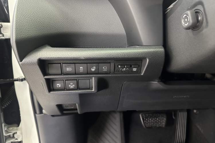 Used Toyota SIENNA 2021 2.5L Hybrid Platinum Edition Interior 9