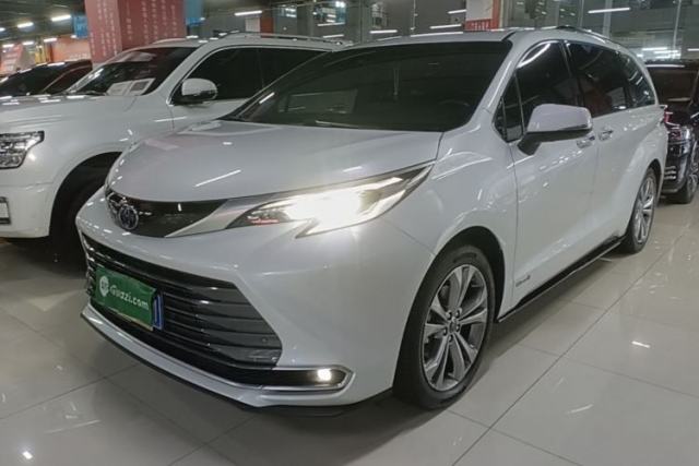 Toyota SIENNA 2021 2.5L Hybrid Premium Edition مستعملة