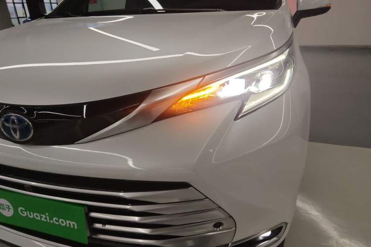 Used Toyota SIENNA 2021 2.5L Hybrid Platinum Edition Left Front Headlight