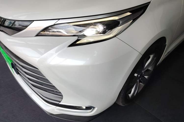 Used Toyota SIENNA 2021 2.5L Hybrid Premium Edition Left Front Headlight
