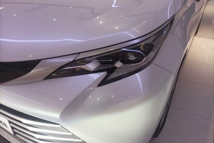 Used Toyota SIENNA 2021 2.5L Hybrid Premium Edition Left Front Headlight