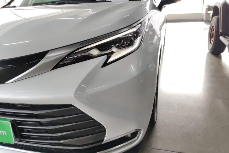 Used Toyota SIENNA 2021 2.5L Hybrid Premium Edition Left Front Headlight