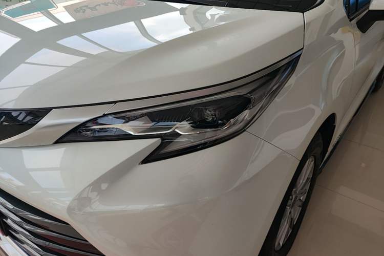 Used Toyota SIENNA 2021 2.5L Hybrid Premium Edition Left Front Headlight