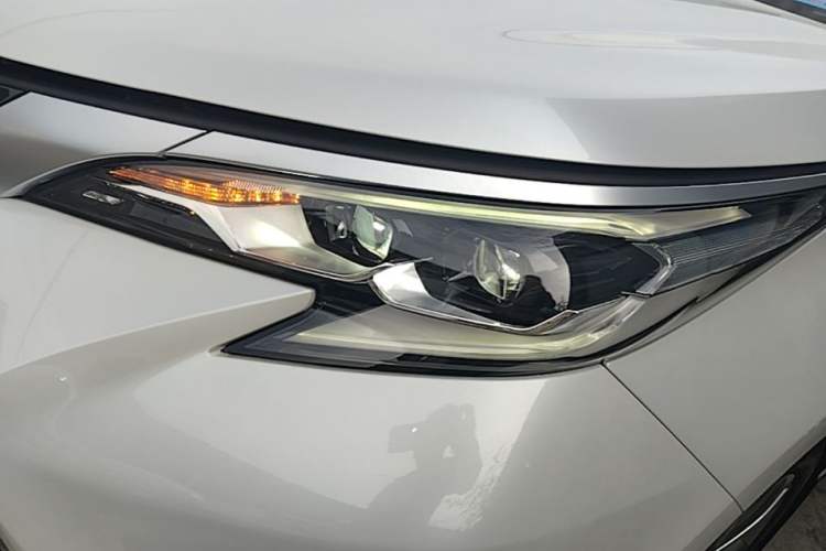 Used Toyota SIENNA 2021 2.5L Hybrid Platinum Edition Left Front Headlight